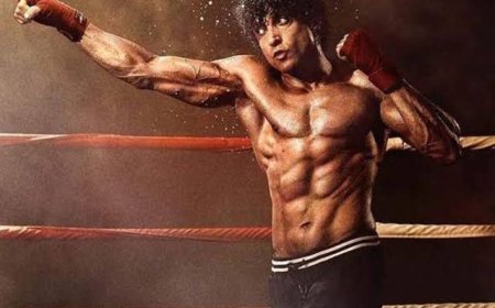 'અમે કોઈ ફિલ્મ માટે તાલીમ લીધી ન હતી, અને બોક્સર બનવાની તાલીમ લીધી,' ફરહાન એક વિડિયોમાં કહે છે: તુફાનના 3 વર્ષ